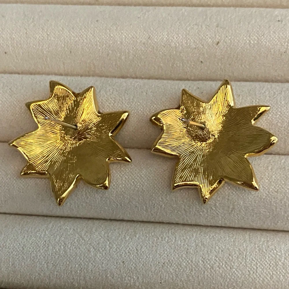 Vintage Gold Shimmery Yellow Flower Earrings 🌼 - Picture 2 of 10